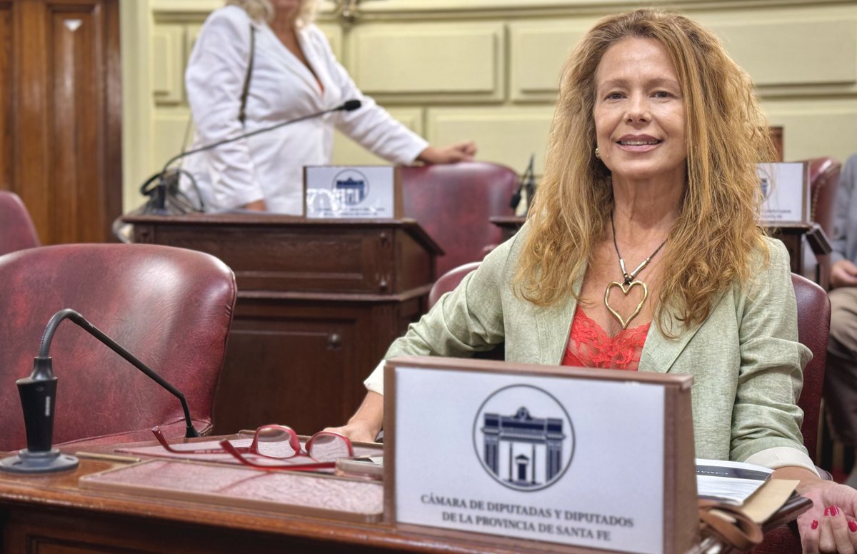En la sesión preparatoria de la <a href="/CamaraDipSF/">Diputadas y Diputados Santa Fe</a> designamos a los integrantes de la Mesa Directiva.

 ¡Felicitaciones a las autoridades reelectas! 👏🏻

👉🏻<a href="/ClaraGarcia_SF/">Clara García🌹</a> como Presidenta, <a href="/josecorralSF/">José Corral</a> como Vicepresidente primero y <a href="/soniamartorano/">soniamartoranoiris</a> Vicepresidenta segunda. 

Esta