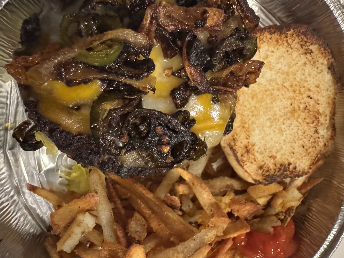 A wonderfully crafted burger, bursting with flavor and prepared with exceptional care!  A truly delightful experience – we’re proud to showcase this amazing GaaSCloud creation seasoned with #nosalt and #saltfree #GaaSCloud Seasoning. 🍔🍟 #Burger #Restaurant #Foodie #Delicious