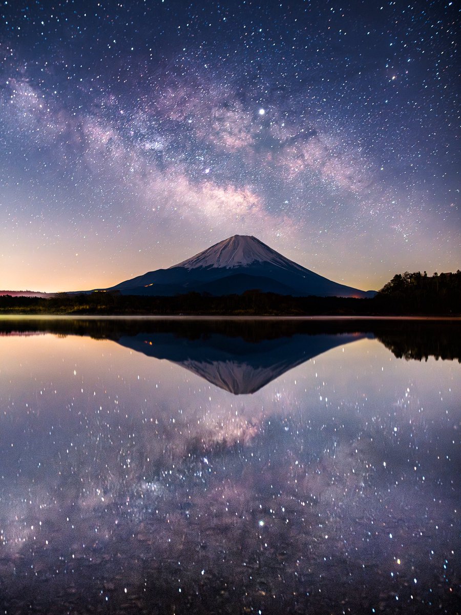 湖面にも広がる星空と富士山🗻🌌
今年も天の川撮りに行かないとなぁ📷