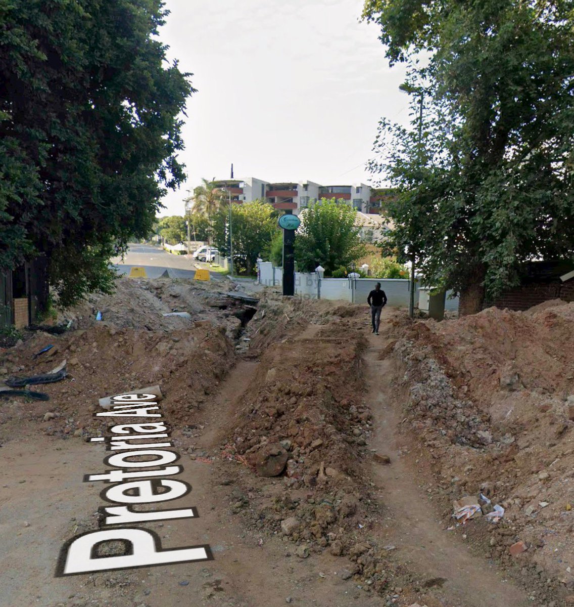 Conceptcowboy's tweet photo. 117 Pretoria Avenue. Sandton. Johannesburg. South Africa. 

2022 vs 2025. https://t.co/LJ6rLRnSDV