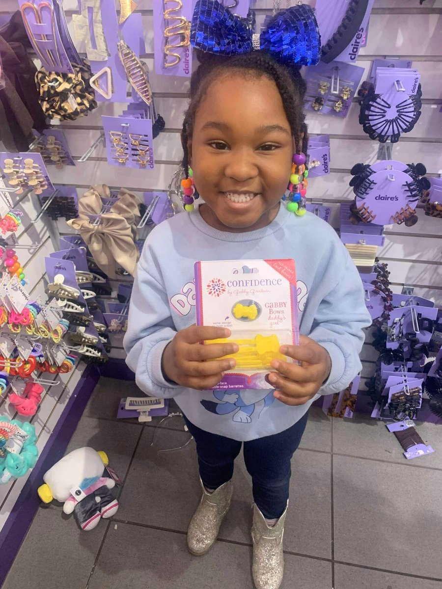 She got her first set of GaBBY Bows in Claire's and we love to see it!😍 

Find GaBBY Bows in 600 Claire’s stores nationwide using our store locator at gabbybows.com/pages/findgabb…!🤗 💜

#claires #gabbybows #hairbarrettes