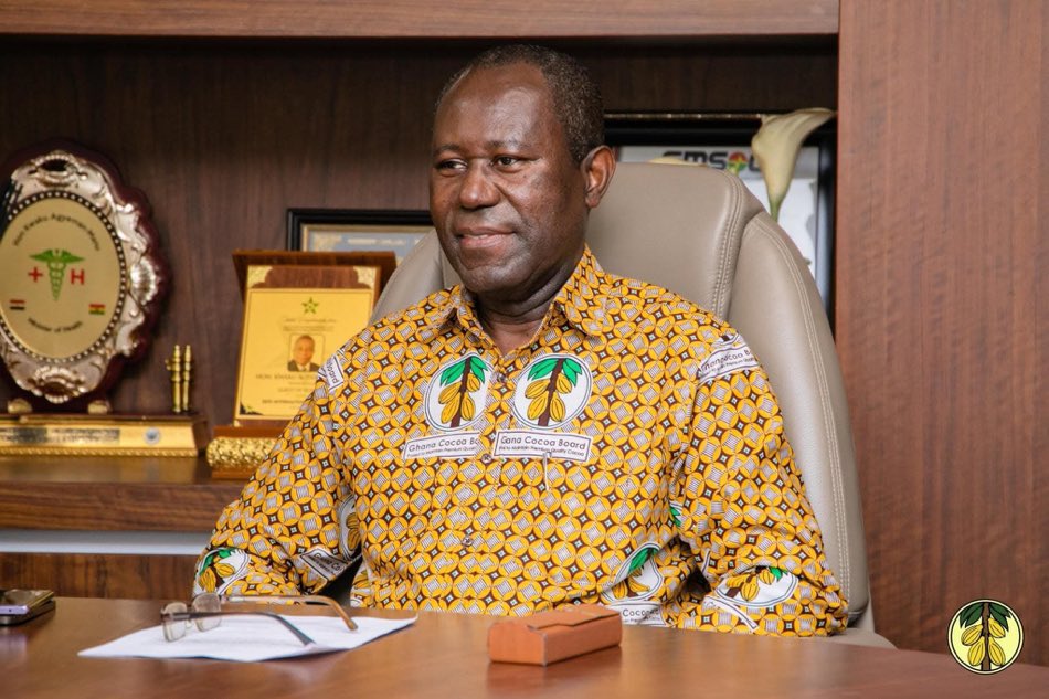 papakwesi_jr's tweet image. Former Cocoa Board CEO purchased 15 pieces of keyboards at a cost of Ghc4500 (400$) per one