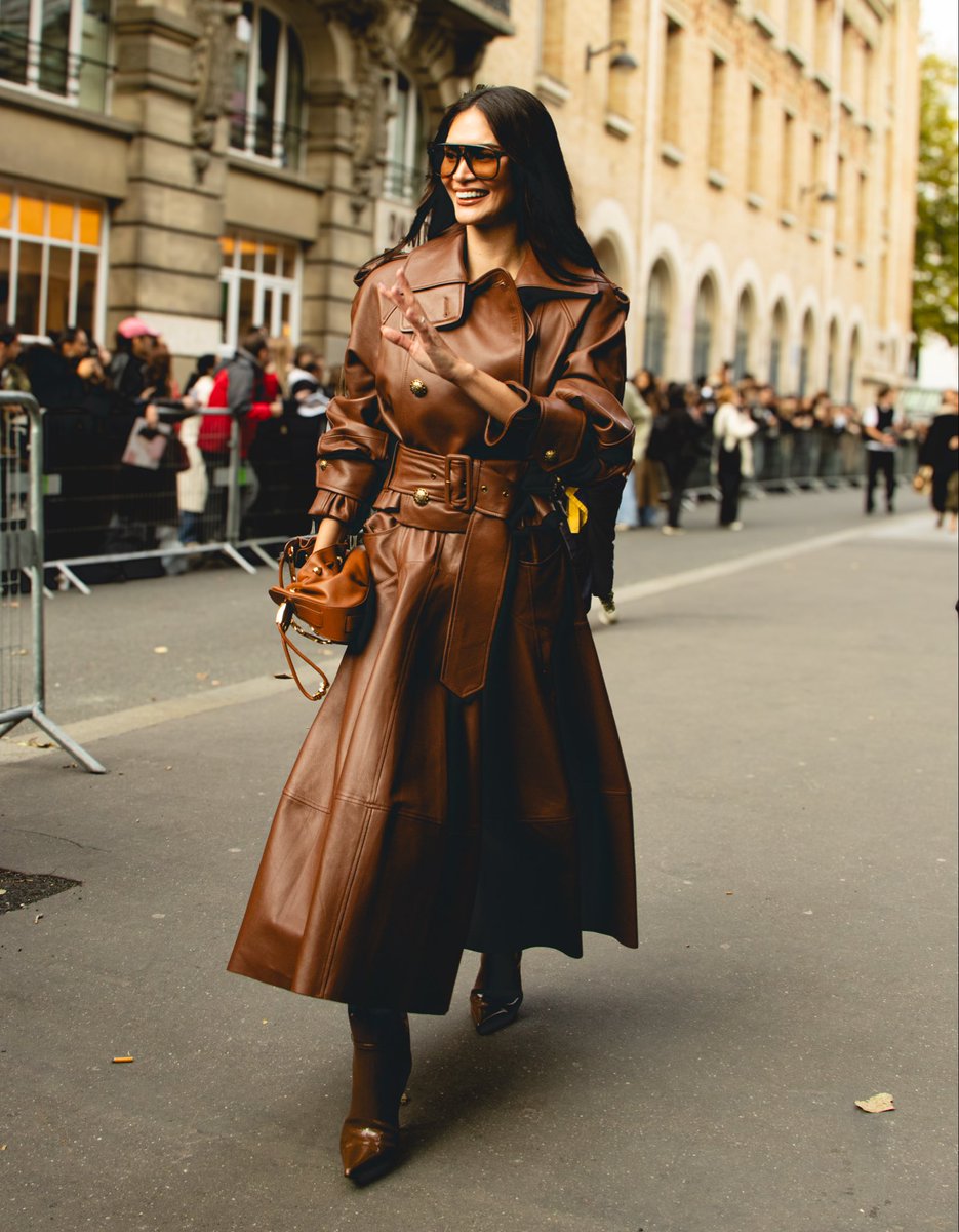BCasPhotography's tweet photo. My assignment as a street style photographer is to try to create a story, something that I really enjoy. I took this photograph in the city of Paris at #parisfashionweek #photography #StreetStyle #fashion https://t.co/3v2t0A3dpU