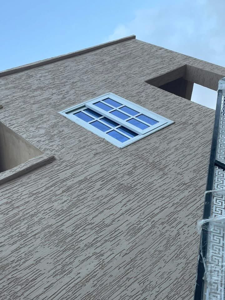 WorldPlaymaker's tweet image. I’m pretty sure that most of you know about this Gravitex paint or Grafiato 

Yes it’s a textured wall paint mainly for exterior uses,it’s widely known for it’s durability, strong weather resistant and decorative finishes 

I bet you don’t know it also has some disadvantages?🎯