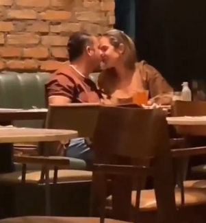 incrível o satanismo que habita dentro de TODAS as mulheres do mundo, com uma família completamente estruturada a criação de Baal (mulher) resolveu que queria dar pra um gordo pardo 3/10 com aspecto de sujo ao invés do marido que é no MÍNIMO UM 5-6/10