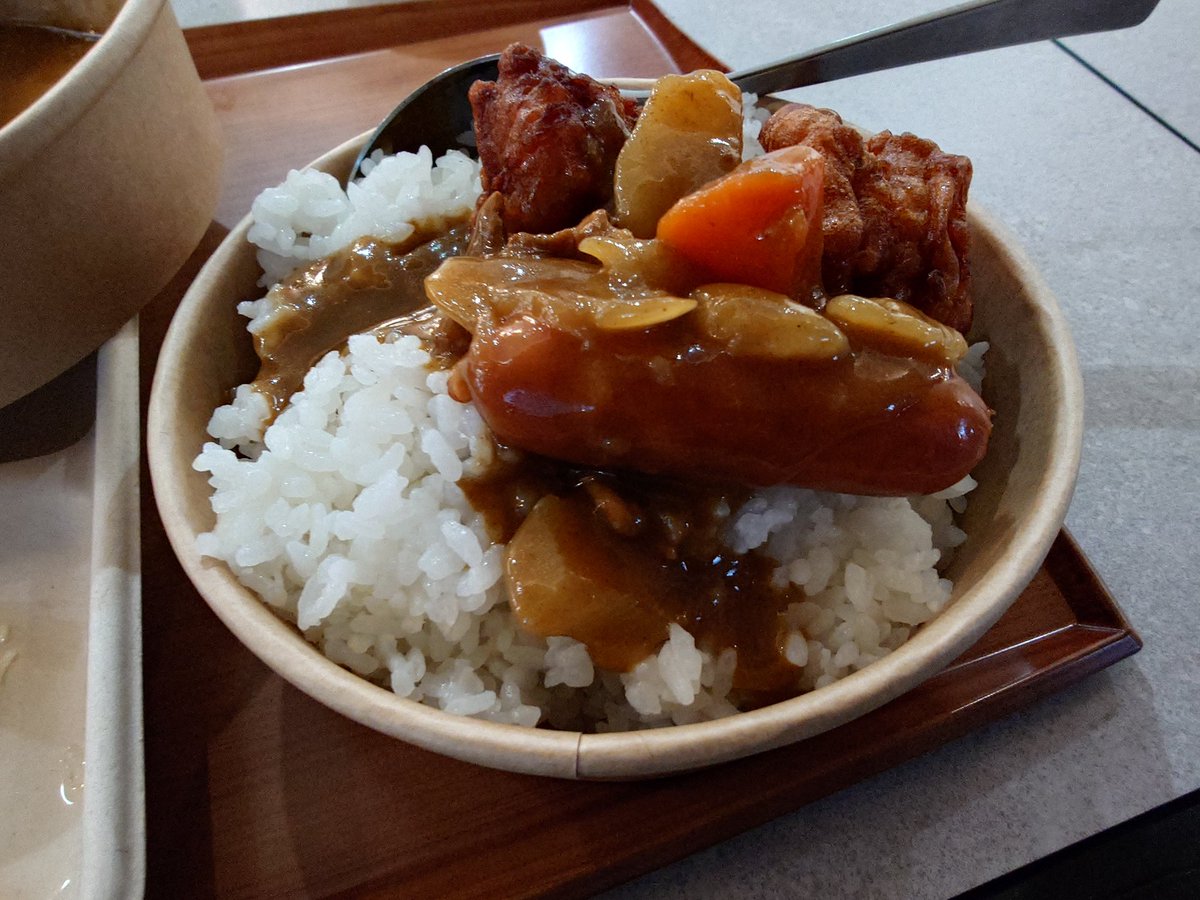 朝飯が思いの外わんぱくセットになってしまった 