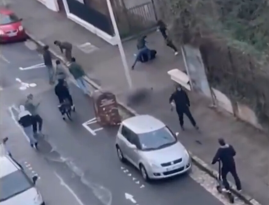 le_Parisien's tweet image. Décès du militant nationaliste Quentin à Lyon : des images du passage à tabac révélées
➡️ l.leparisien.fr/mkNL