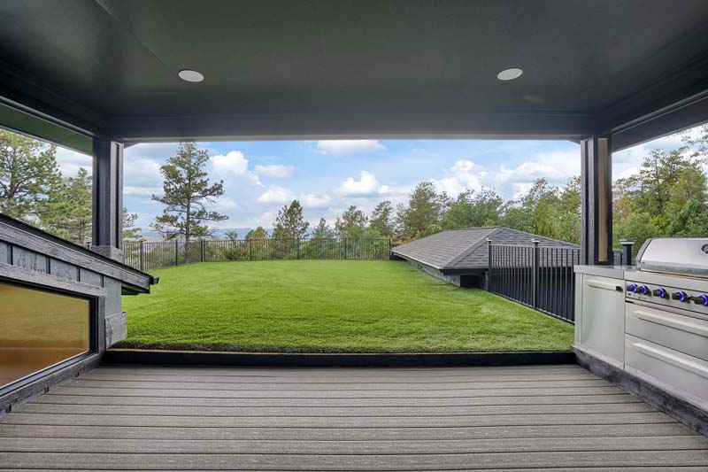 PerfectTurfCO's tweet photo. As the sun bakes natural grass, it shrivels and browns—but your artificial turf stays vivid and lush even in intense heat. No more patchy, thirsty lawns—only vibrant, green perfection year-round. Contact https://t.co/IvDYrX6pot at (303) 829‑8018 - Call for a Free Quote! https://t.co/StLcfRZFqx