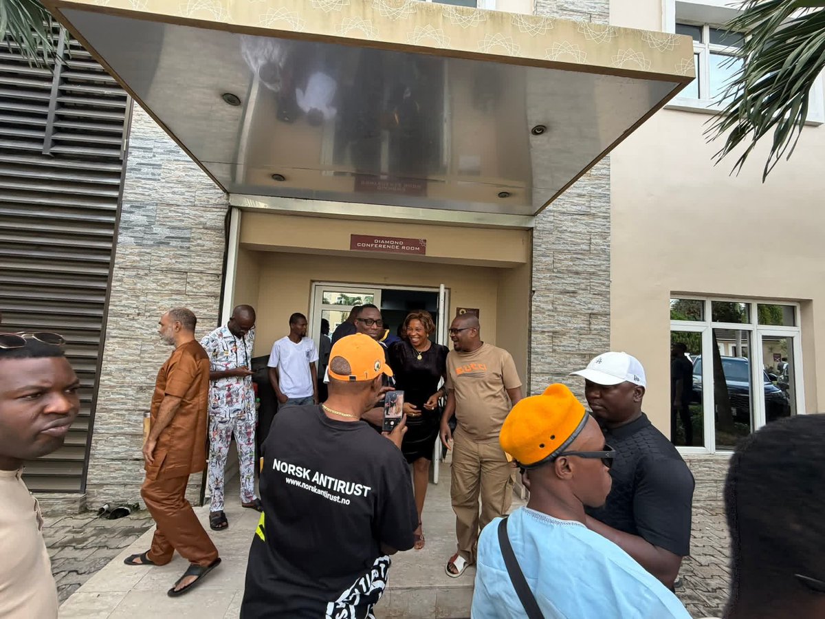 Miczee_11's tweet photo. Fall in love with freedom hangout with OMOYELE SOWORE.
#AAC
#SOWORE27 https://t.co/x8T80UNudx