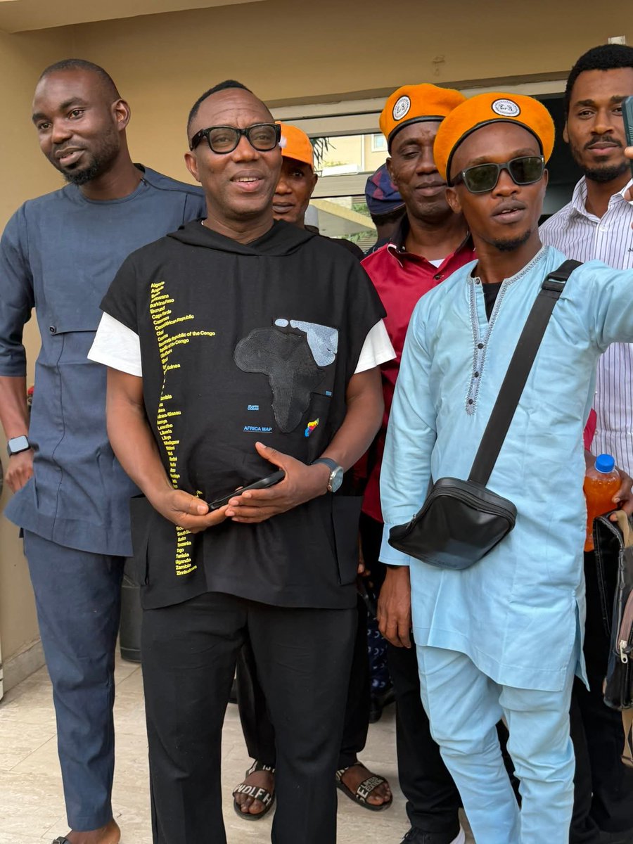 Miczee_11's tweet photo. Fall in love with freedom hangout with OMOYELE SOWORE.
#AAC
#SOWORE27 https://t.co/x8T80UNudx