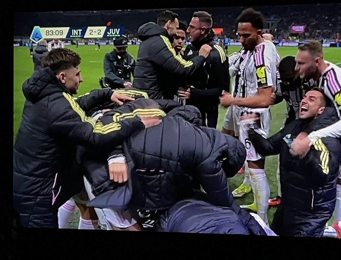 simonegianc's tweet image. Ci hanno messo comunque tutto il grande cuore che hanno, grazie ragazzi ❤️
#InterJuve #jvtblive #Juventus