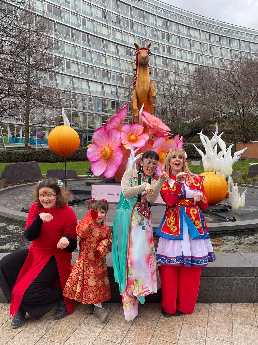 Nehaaaa_c's tweet image. #ChineseNewYear 🐴🐲🧚‍♀️
Lunar year parade in full color- honoring heritage, welcoming prosperity. But the highlight was the actual Sunlight 🌞 on mi face :).  first sighting of 2026 in the UK. City built on heart,but today apparently,Vitamin D :)
#PoolofLife 🕊
#bestcity🧚‍♀️🎊🎈✨️