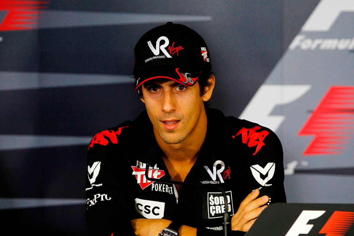 FormulaDirecta's tweet photo. ⚡️ Lucas Di Grassi, piloto de Fórmula E y expiloto de F1: "Las reglas híbridas de la F1 están extremadamente mal diseñadas"

👉 "Hay reglas muy extrañas. Eso hace que el coche sea muy lento y a veces no muy eficiente o no muy apto para competir".

👉 "La Fórmula E tendrá los coches más rápidos del mundo en un par de años. ¿Qué pasará cuándo eso suceda? ¿Los mejores pilotos del mundo pilotarán en Fórmula E?"

👉 "Tal vez la Fórmula E se convierta en una serie de invierno, y la F1, en una serie de verano, o tal vez puedan hacer ambas".

[@Motorsport_LAT]

#F1 #FormulaE