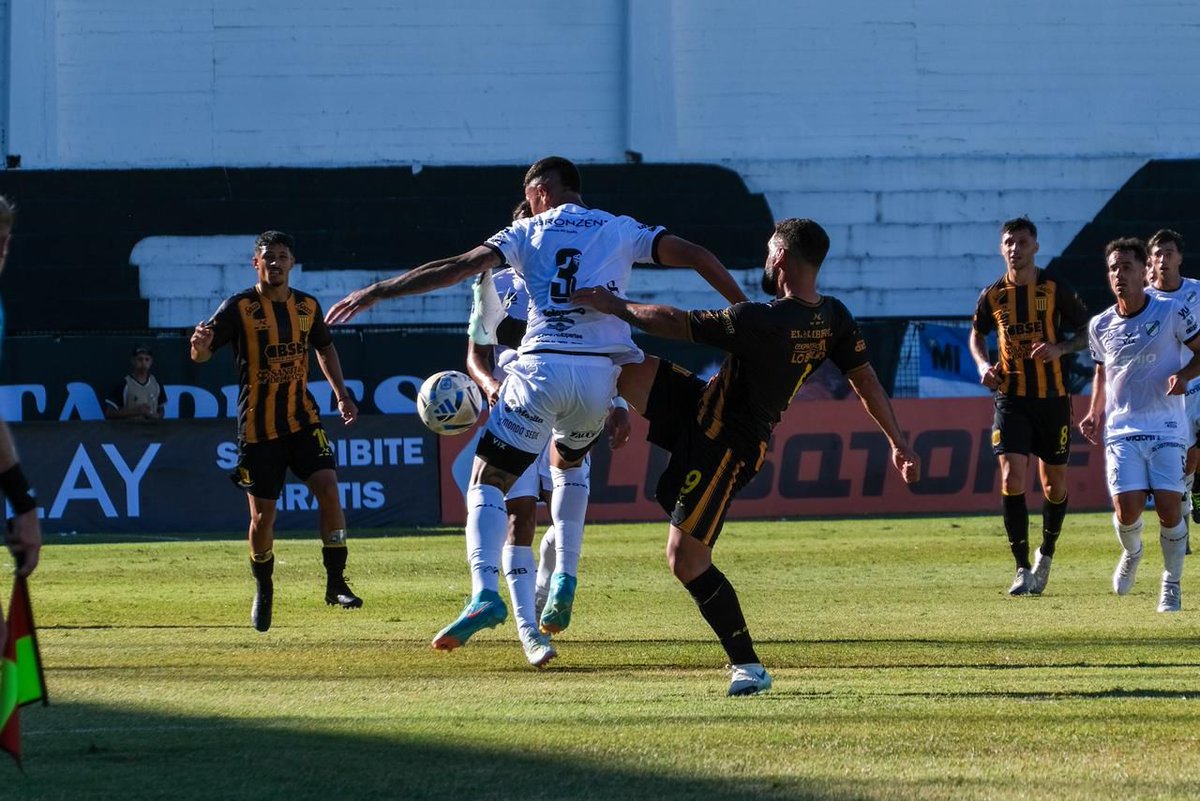 BN_Partidos's tweet image. #PrimeraNacional ¡TERMINÓ EL PARTIDO! 📌

En Floresta #AllBoys derrotó a #Mitre por 2 a 1. Para el Albo convirtieron Purita y Zafarana mientras que Machado anotó en el Aurinegro.

Foto: @CLUBAMITRE 
Lo seguiste en #BNPartidos. 📲