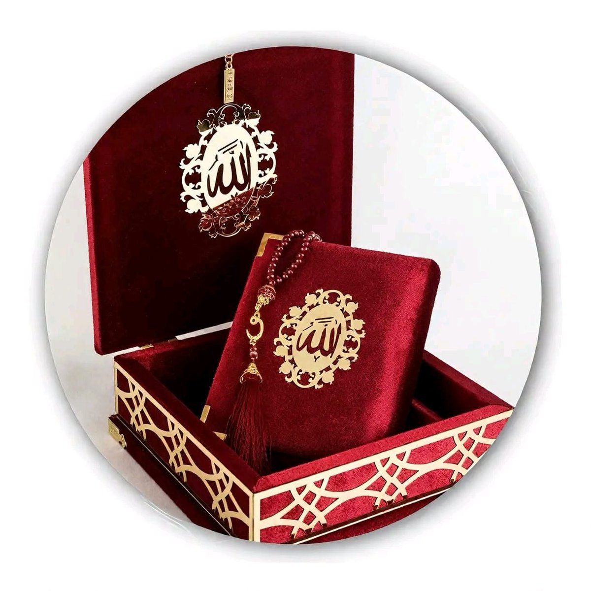 Assalam o alaikum 💐 💐 
कुछ नेक कामों को अपने और अल्लाह के बीच गुप्त रखें...* उन्हें लोगों को न बताएं। उन्हें कैमरे में कैद न करें। किसी दोस्त से कानाफूसी न करें। अपने रिश्तेदारों को न बताएं। *यही गुप्त नेकी है।

*اپنے اور ﷲ کے درمیان کچھ نیک کام پوشیدہ رکھیــں..* 
جنہیں 1/2👇