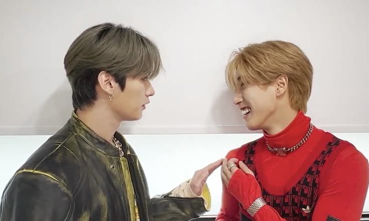 mini au #minsung onde;

minho e jisung são melhores amigos.

mas...

minho gosta de jisung ao ponto de fazer seu coração entrar em frenesi sempre que o vê.

— não aguentando mais essa situação, em uma noite qualquer, o lee percebeu que a incerteza era agonizante.