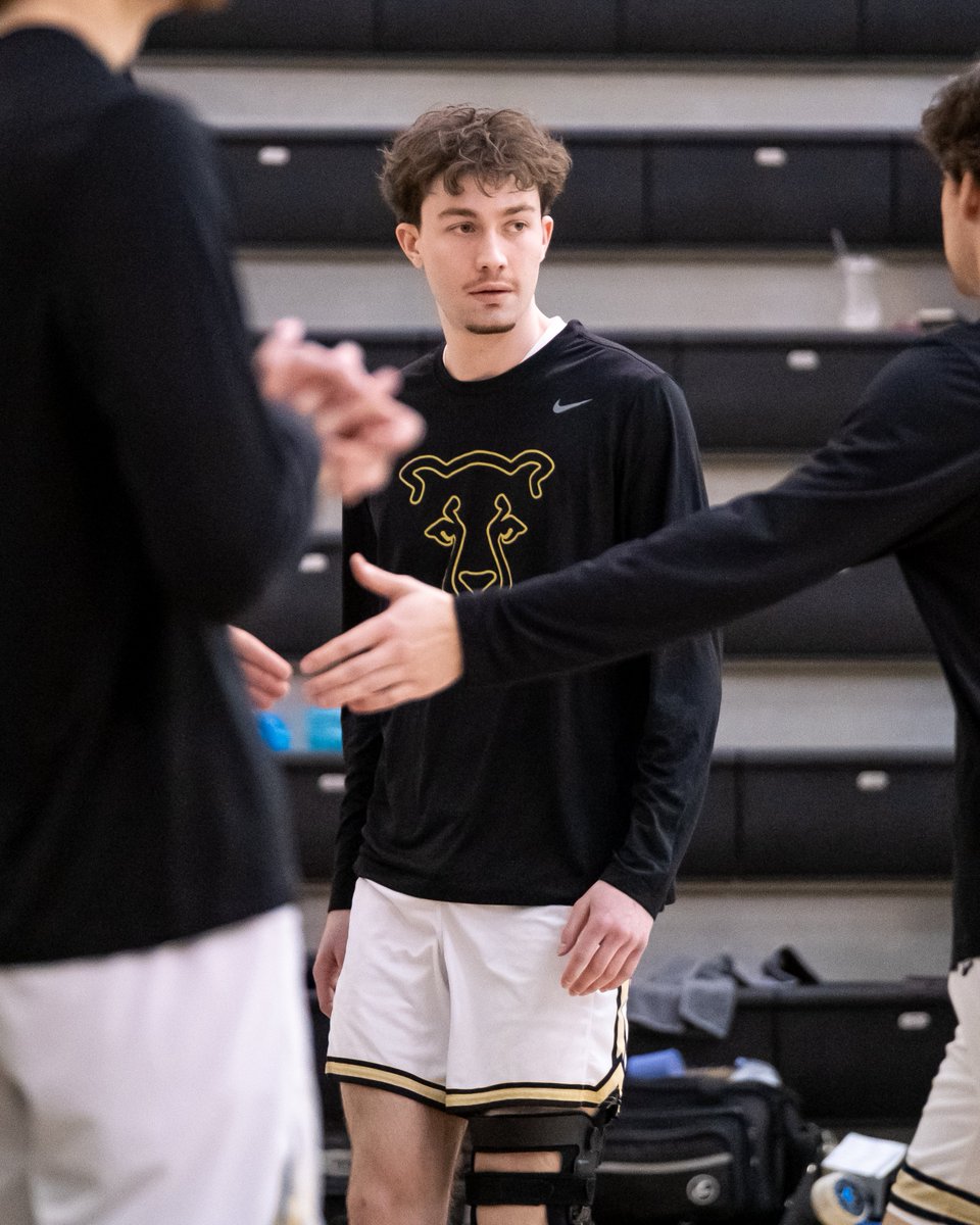 UCCSMBB's tweet photo. back in gallogly 

#TeamUCCS https://t.co/TWXZFH3rgi