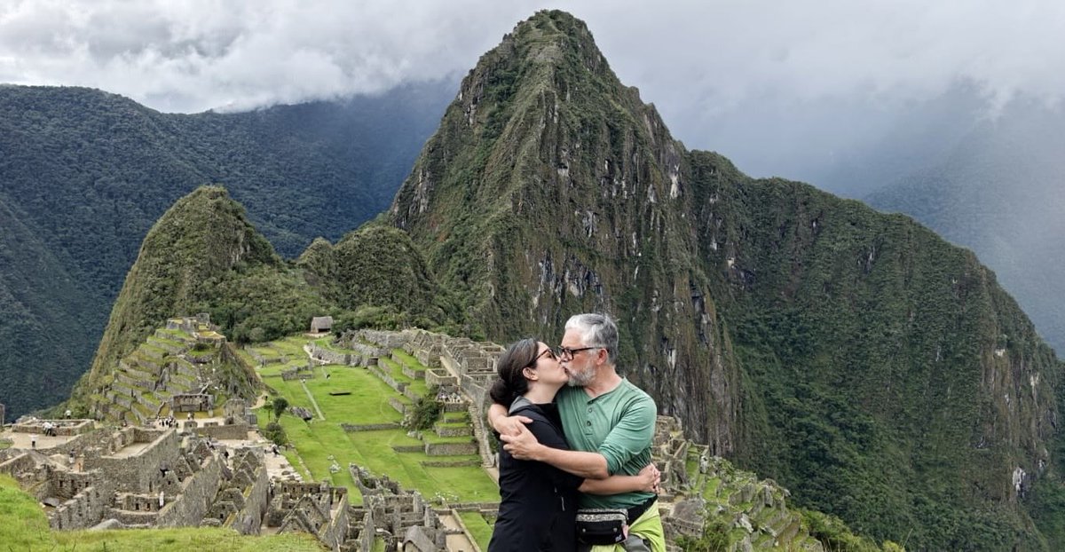 baradit's tweet photo. Hoy,
14 de febrero,
le pedí matrimonio al amor de mi vida en Machu Picchu, corazón de América.

(… y me dijo que si ❤️❤️❤️)
. https://t.co/LqdhqA3wg1