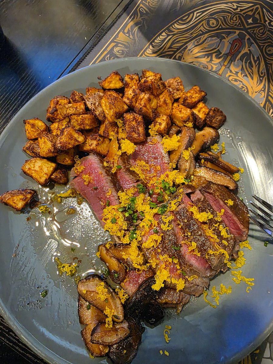 dont_hunt's tweet photo. If you plan to watch the maid stream and see me cook skip to the 10 min mark to avoid your ears being blasted off! Thank you again for your guys support!!! https://t.co/JNRGJO80Nw https://t.co/ef2DIVoVSG