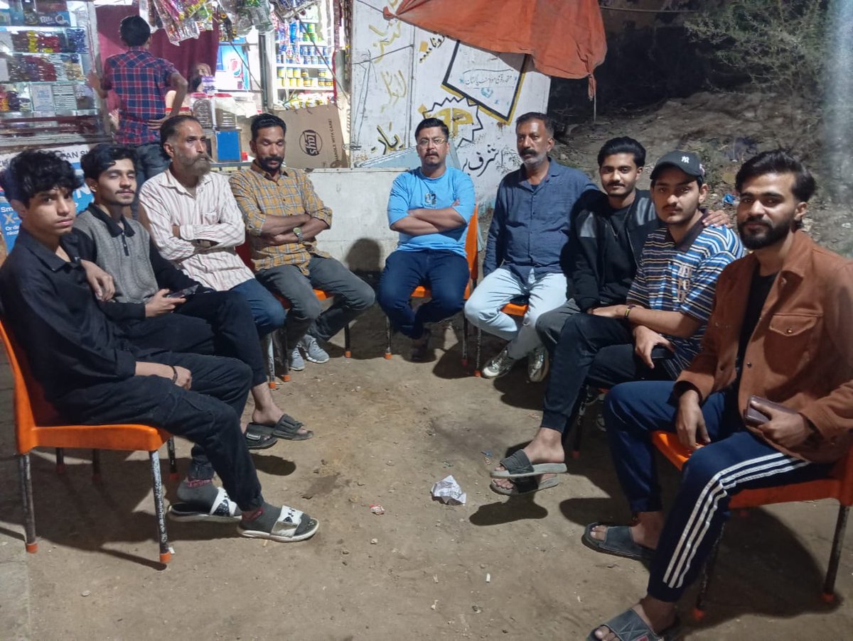 NKT_MQMPk's tweet photo. @Conv_KMS 

مورخہ 14 فروری بروز ہفتہ 

یوسی 15 اے کے یو سی آرگنائزر فراز عالم بھائی ، اراکین یو سی کمیٹی، تمام ذمہ داران اور کارکنان تنظیمی امور کے حوالے سے اپنے یو سی پوائنٹ پر موجود رہے۔

 #نارتھ_کراچی_ٹاؤن 
#ایم_کیو_ایم_پاکستان 
@ZahidMansori @Tanveer790 @SyedAminulHaque https://t.co/ELYV1ja0dQ
