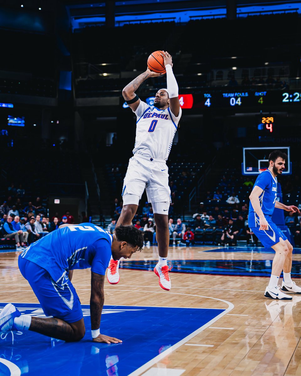 DePaulHoops's tweet photo. Doing whatever it takes 😤 https://t.co/Eb781rhu5r