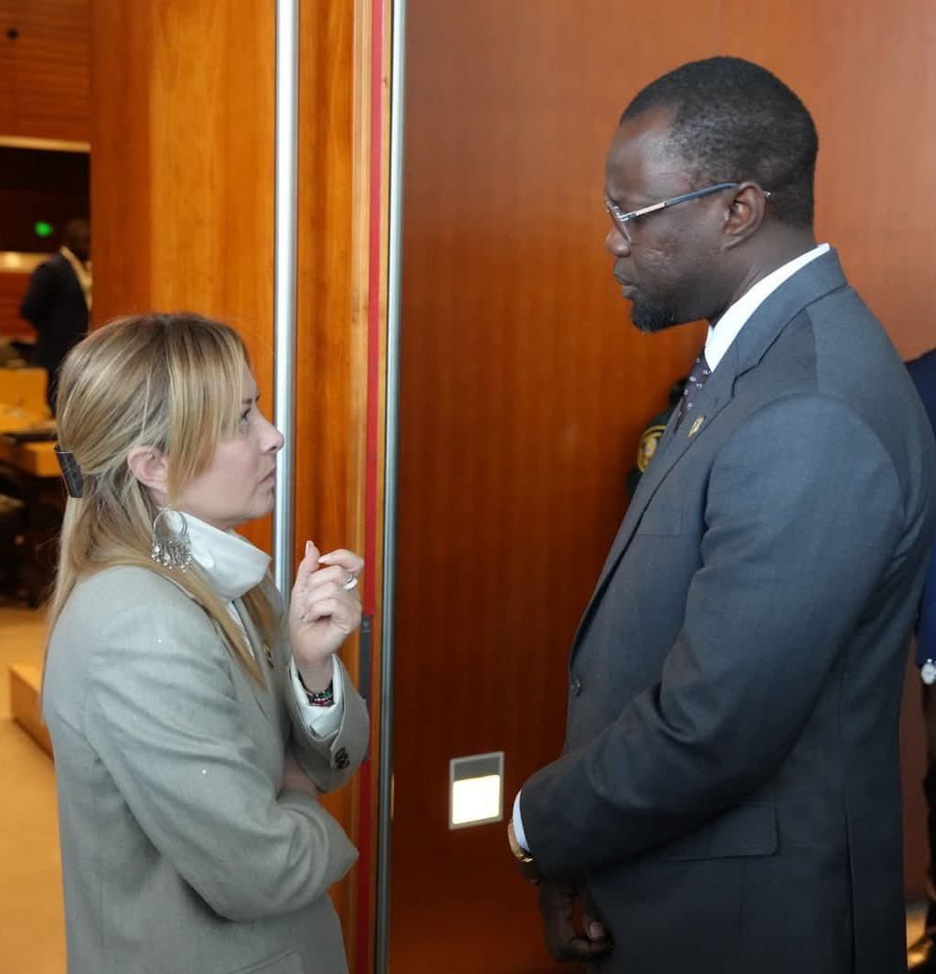 maamcor's tweet photo. En marge du Sommet de l’UA (14-15 février 2026) le PM  du Sénégal @SonkoOfficiel et la Présidente du CM de la République italienne @GiorgiaMeloni se sont rencontrés. Une parfaite convergence de vues pour une coopération respectueuse de la souveraineté et mutuellement bénéfique. https://t.co/4T5vIkr2Yw