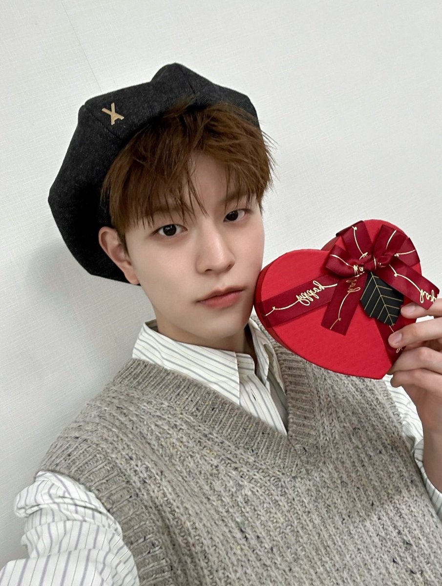 gon63384's tweet photo. 14.02.26 • STAY 🇯🇵  Feliz dia de São Valentim do Stray Kids ♡ -
#StrayKids #ValetinesDay https://t.co/jebFxdCGby