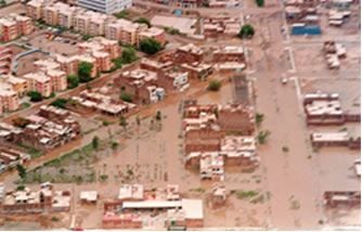 hombredeltiempo's tweet photo. Hace 28 años #Chiclayo recibió alrededor de 110 mm de lluvia en una sola jornada medidos en el Aeropuerto. 
Nunca hubo nada igual en la historia de la ciudad desde que hay mediciones.
Estuve allí. El mar registraba entre 29°C y 30°C en San José.
La tormenta estalló en la línea de costa y se extendió radialmente. Brutal. (Quien tenga imágenes GOES-8 puede verlo)