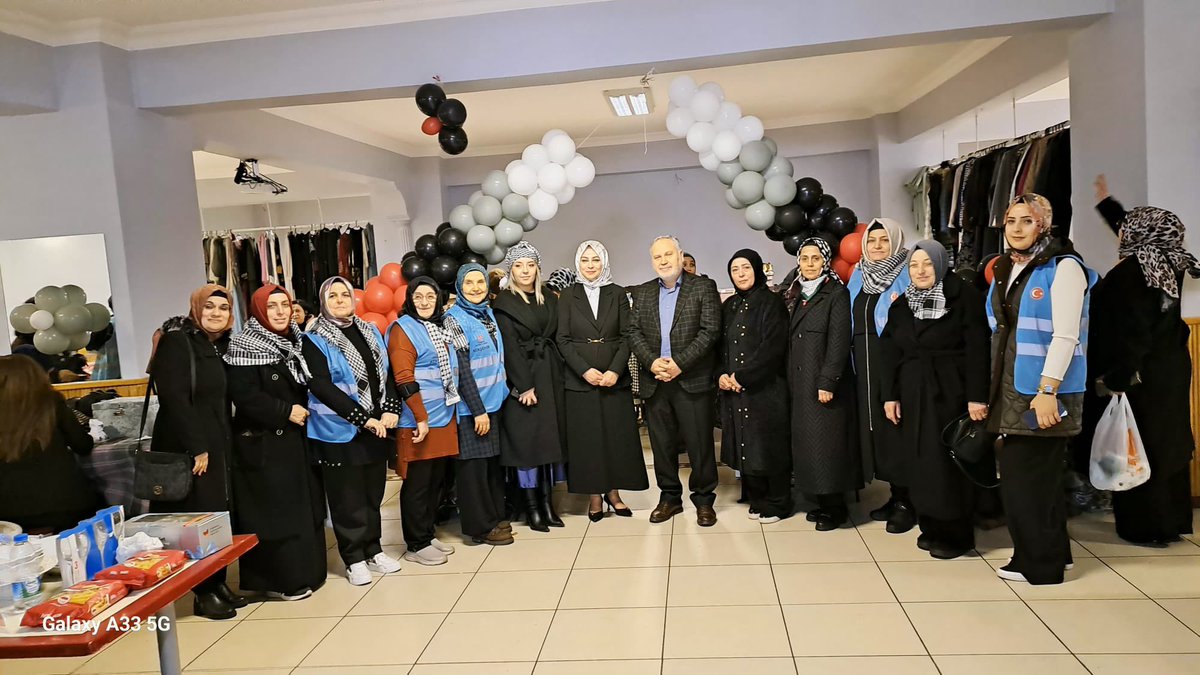SedaBatal_24's tweet photo. “Kadın Eli Değerse, Umut Çoğalır/Gazze”

AK Parti Ataşehir İlçe Kadın Kolları Başkanlığı olarak, Ataşehir Müftülüğümüz himayelerinde 2 gün süren kermesimizi gerçekleştirdik.

İlçe Başkanımız @burakcifci34 başta olmak üzere, 3 kademe yönetimimize çok teşekkür ediyorum. https://t.co/6vhPxhZjDh