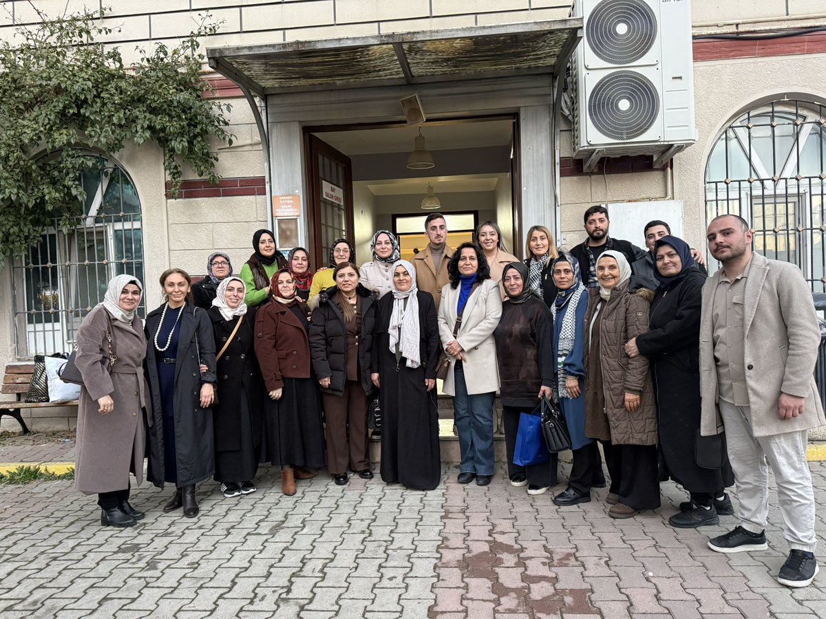 SedaBatal_24's tweet photo. “Kadın Eli Değerse, Umut Çoğalır/Gazze”

AK Parti Ataşehir İlçe Kadın Kolları Başkanlığı olarak, Ataşehir Müftülüğümüz himayelerinde 2 gün süren kermesimizi gerçekleştirdik.

İlçe Başkanımız @burakcifci34 başta olmak üzere, 3 kademe yönetimimize çok teşekkür ediyorum. https://t.co/6vhPxhZjDh