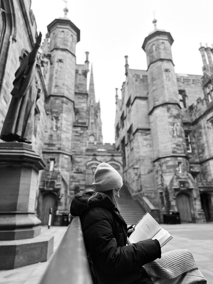 PauSchez's tweet photo. Disfrutar del libro que te enamoró de una ciudad sin conocerla, en esa ciudad.
🍂 ✨ https://t.co/7aiGhASZtQ