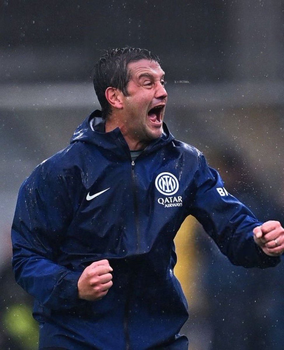 من اول يوم له وهو يحارب من مشجعينا
رغم انه جا وهو عارف ان الفريق متدمر

وبدايته قالو عنه متدرب
وبعدها قالو شخصيته ضعيفه وما يعرف يدير القمم

رغم ان باغلب القمم هو كان الطرف الافضل

والان متصدر الدوري
وفاز على اليوفي

اثق بمدربي والله🐐 🇷🇴 🪖