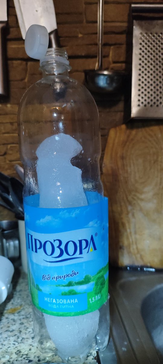 Вашій увазі: крижаний хуй Прозорої як сферична армійська валентинка у вакуумі