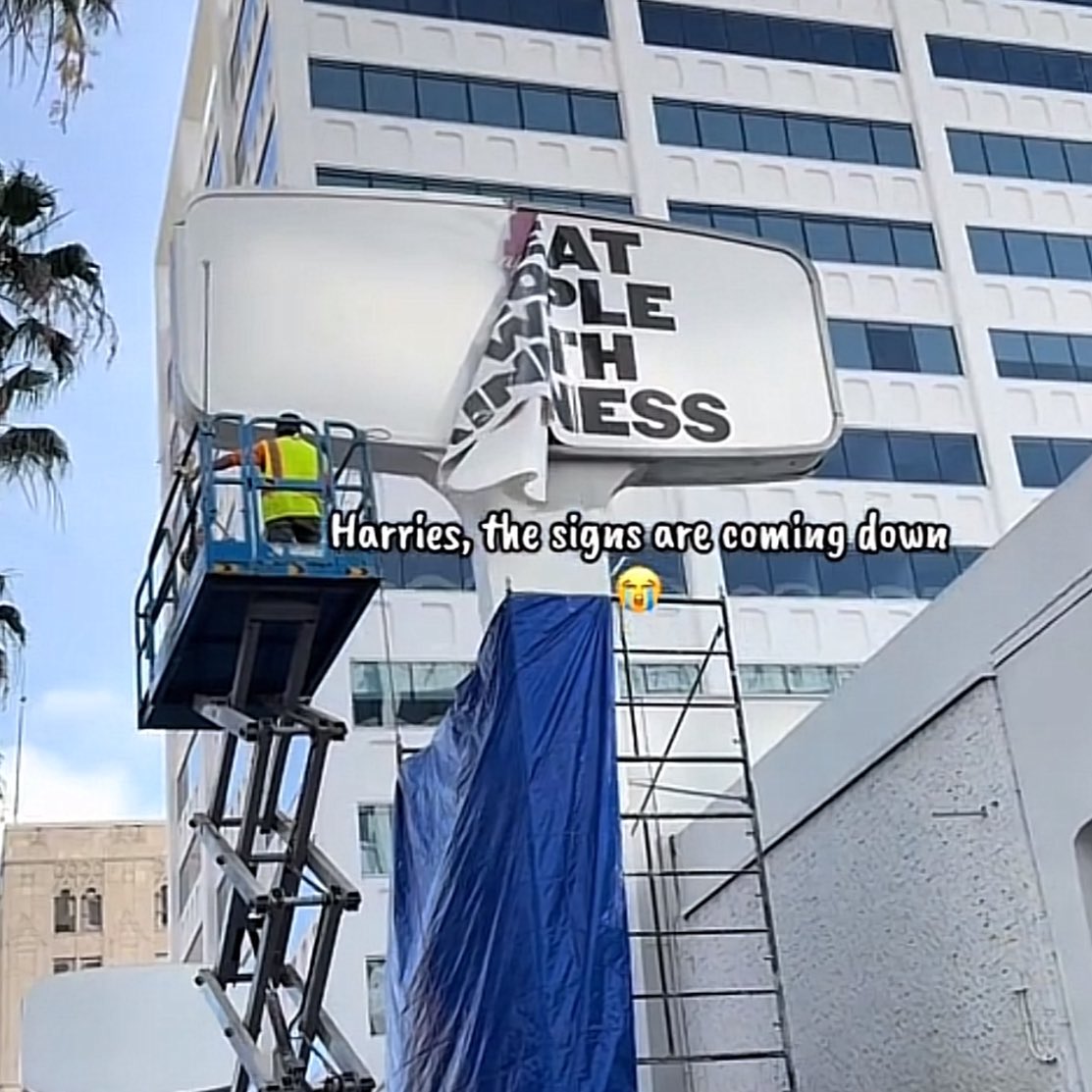 showgirllite's tweet image. IF THIS IS DONALD TRUMP , EVEN MORE REASON TO IMPEACH HIM . 

YALL SEE THIS ……..@hsdaily @Harry_Styles ! 

THIS IS NOT A DRILL 😳😳😳