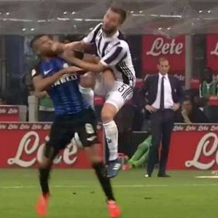 Out of Context Inter tweet media