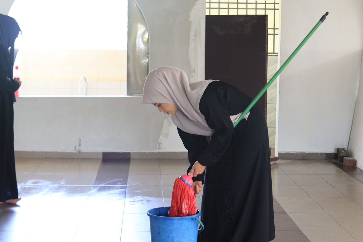 Puteri Wangsa 

Bersihkan surau untuk sambut Ramadhan 
Semoga lebih selesa untuk para jemaah..

NK
