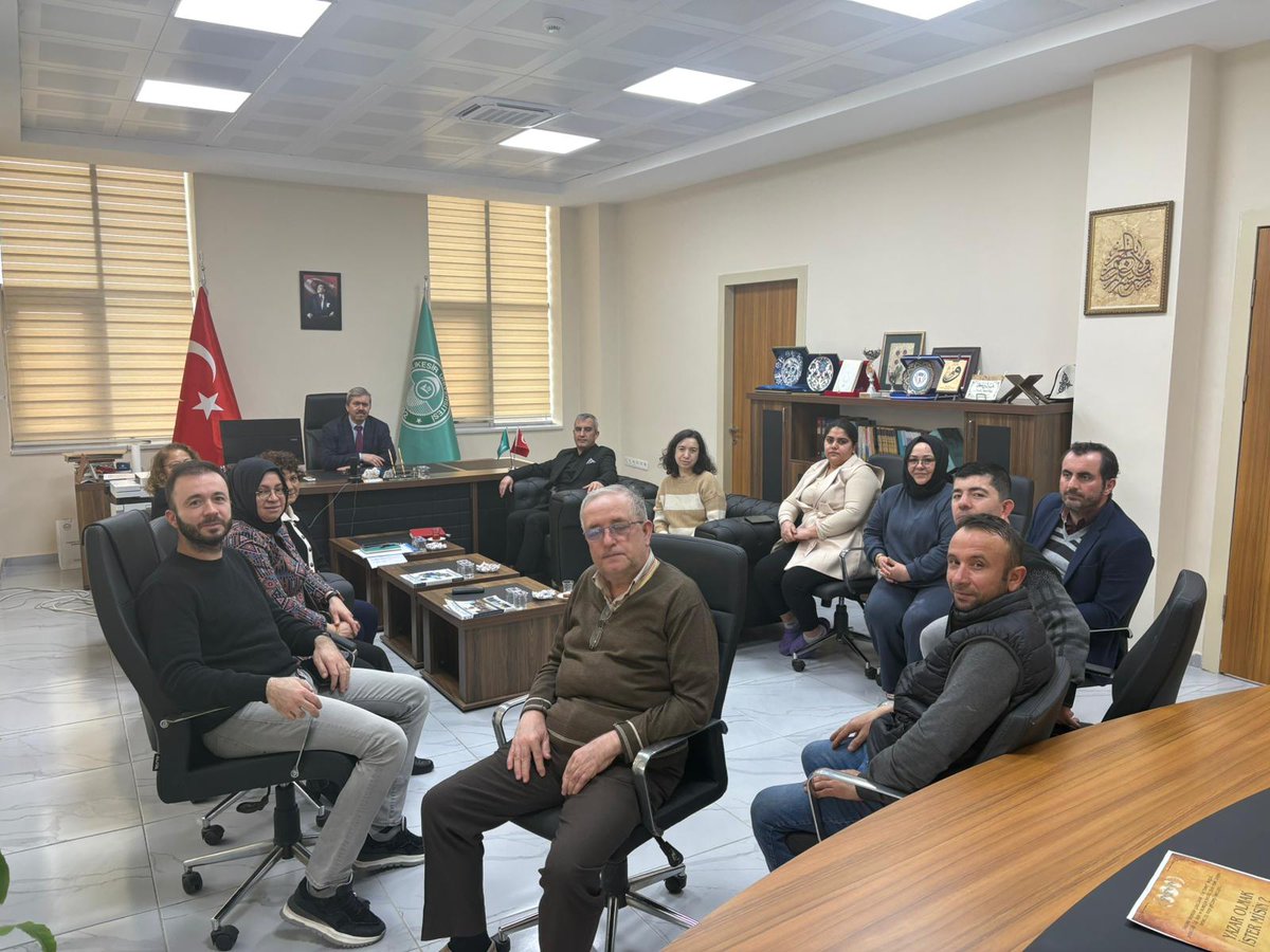 Fakültemiz idari personeli Dekanımız Prof. Dr. Mehmet Özkan'a kayınvalidesinin vefatı sebebiyle  taziyede bulundu. Hocamıza başsağlığı diliyoruz.