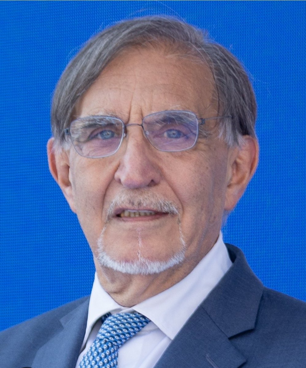 Nulla mi toglie dalla testa che dietro i favori arbitrali all'inter ci sia lui.
Fate schifo.
#InterJuve #INTJUV #bastoni