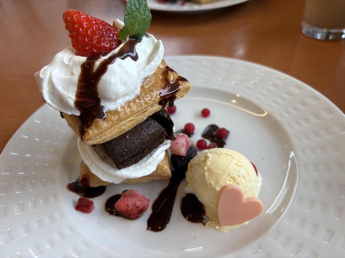MakeS52227448's tweet photo. ココスのバレンタインショコラパイ🍫
16日まで限定です- ̗̀ ( ˶'ᵕ'˶) ̖́- https://t.co/LQ7EEYHX6v