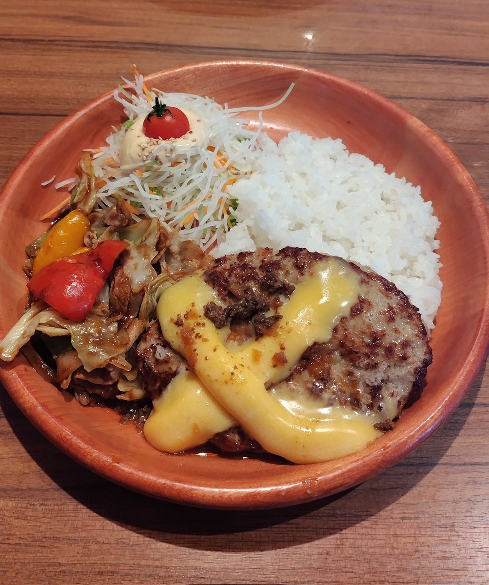 昨日は人生初のバレンタインハンバーグを頂きました。 期間限定の