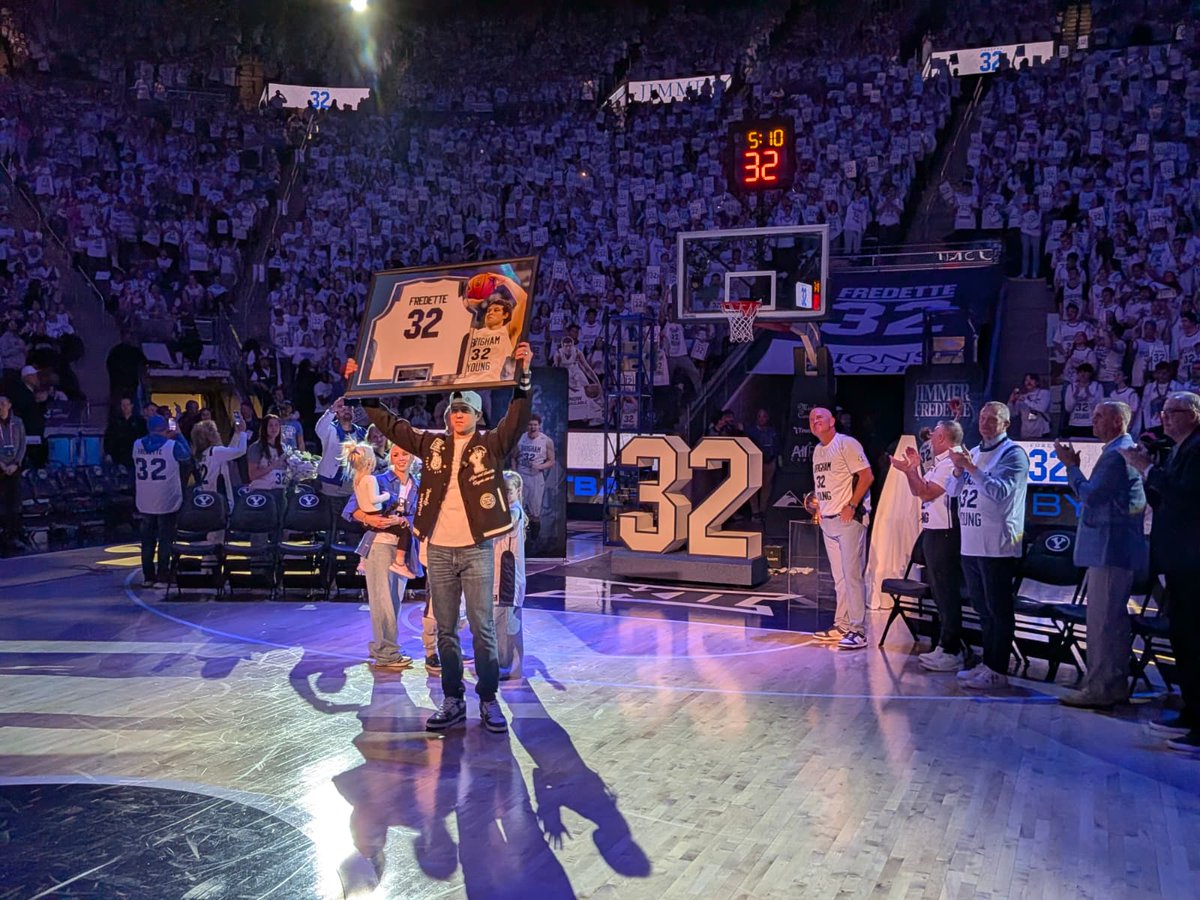 austin_pace14's tweet photo. THE Jimmer Fredette everybody!!

32 will forever hang in the rafters of the Marriott Center!! https://t.co/hWlnd7ZG41