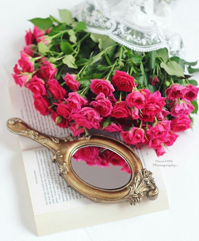 "سلوك الإنسان مرآة قلبه، فمن كان سلوكه جميلاً، كان قلبه سليماً."