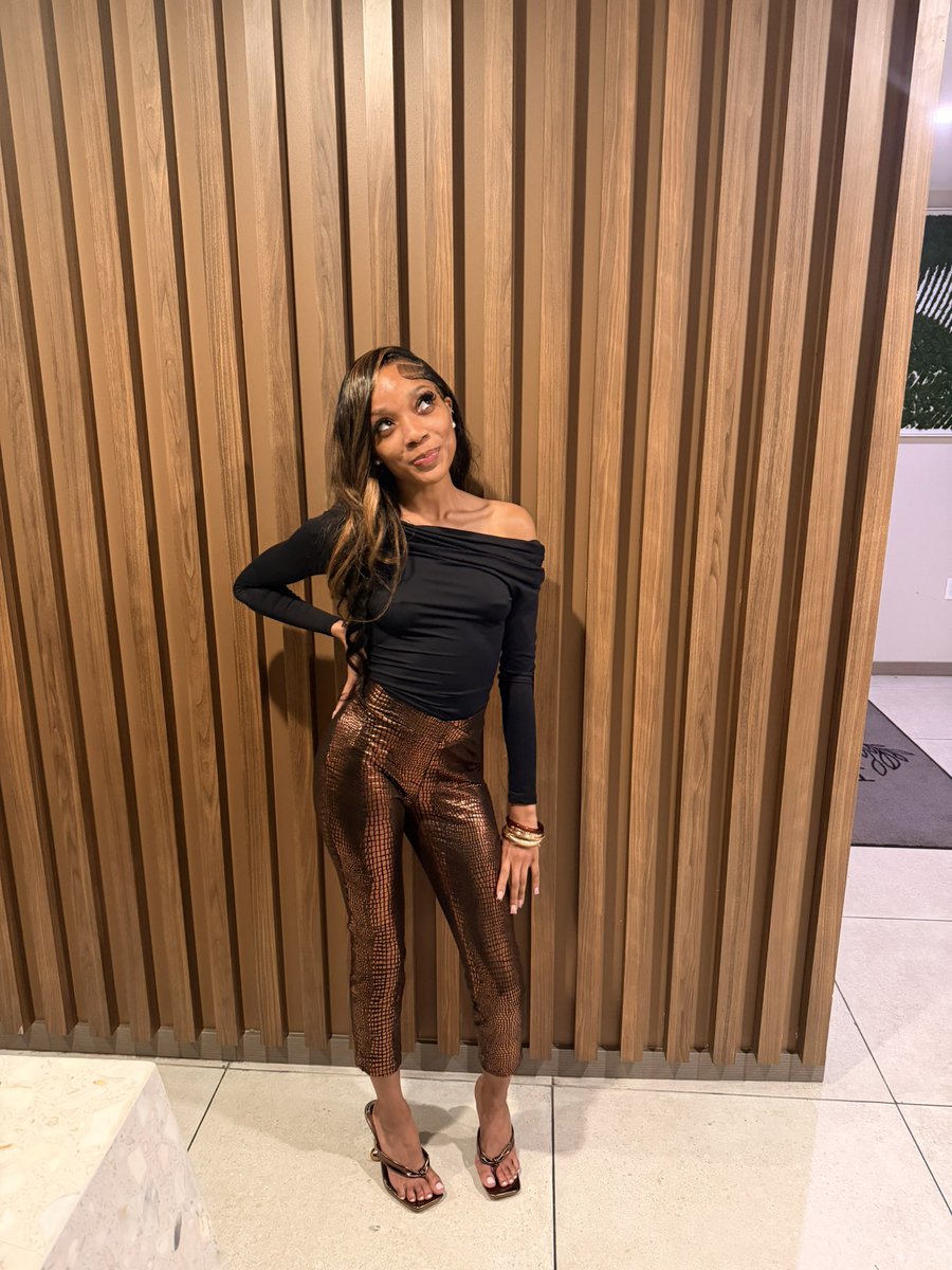 Emprissthaqt's tweet photo. Classy (&amp;) tweentea ✨🤎 ! 
#latebirthdaypost https://t.co/GI2r6skgH7