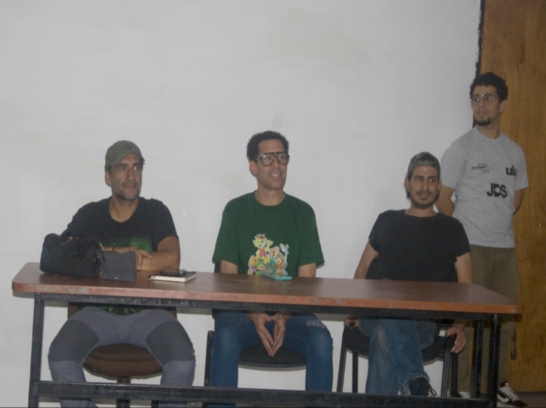 Ulandinos valoran el séptimo arte
Inti Torres, Héctor Puche e Irving Coronel, presidieron recientemente en el #Nurr #ULA, una Clase Magistral sobre Técnicas Cinematográficas. 
Además, presentaron cuatro cortometrajes y un documental. 
prensanurrula.blogspot.com/2026/02/aprend…
#UniVe #Trujillo