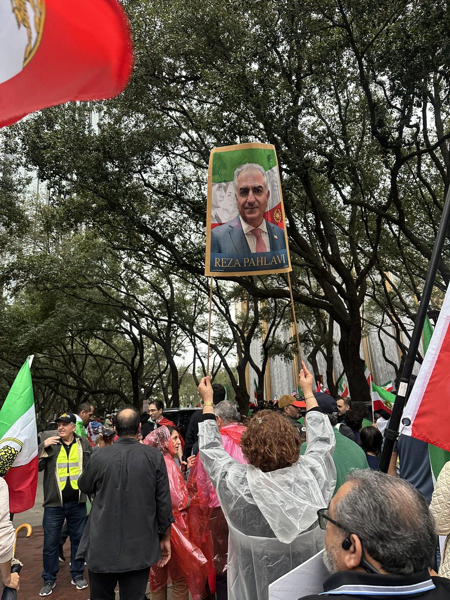 callmessaarraa's tweet photo. اینم از ما هیوستون ✌🏼

#Feb14ForIran #KingRezaPahlavi https://t.co/eX6ZrO6SaM