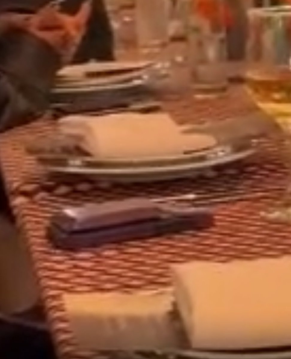 His phone being a whole ass brick you just know it’s heavy as FUCK*