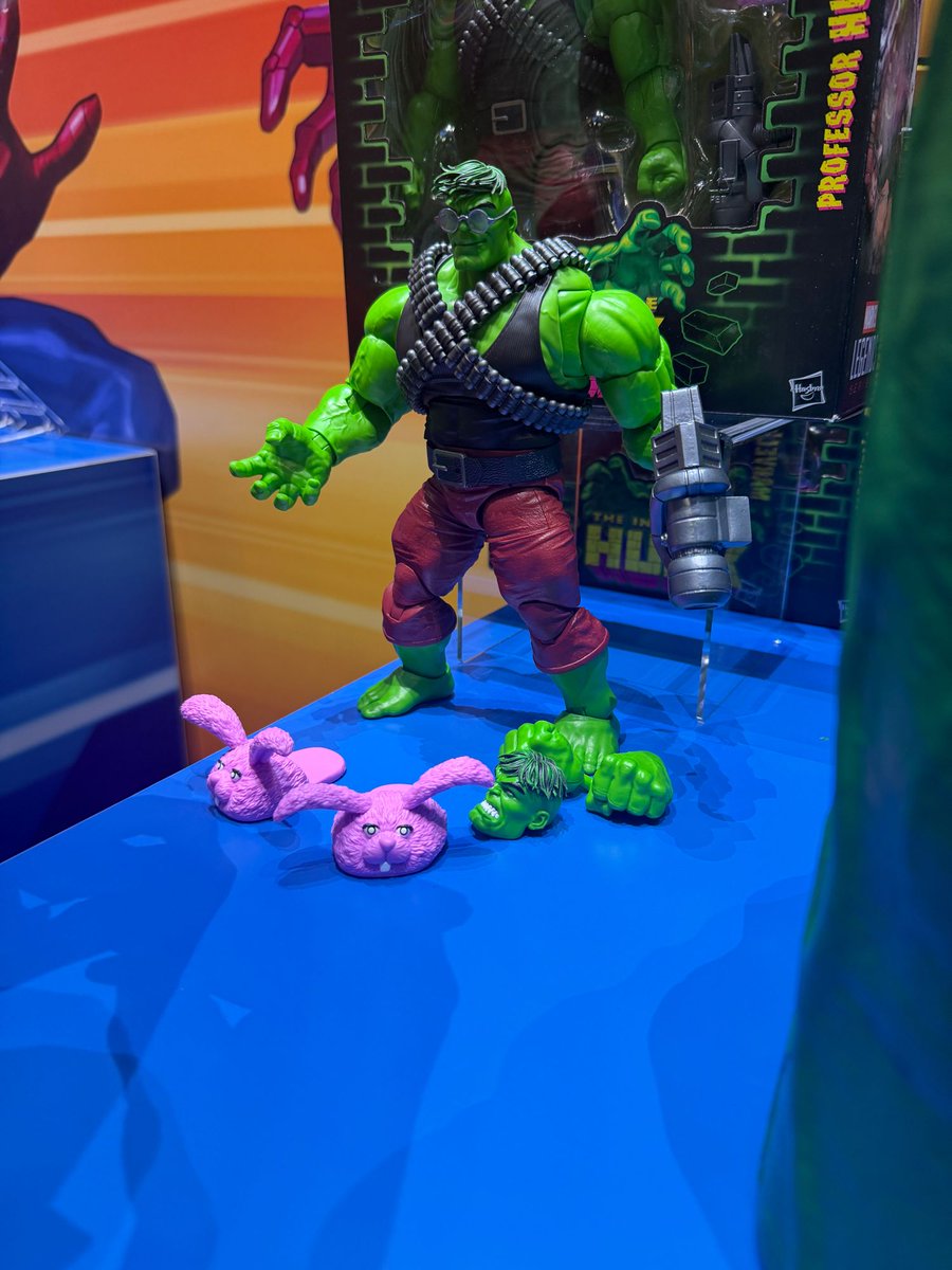 preterniadotcom's tweet photo. Marvel Legends Smart Hulk https://t.co/7OA64U6sE0