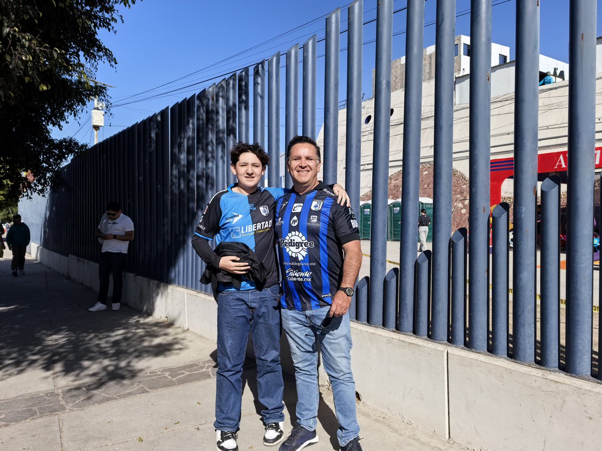 Buen ambiente en los ingresos al Alfonso Lastras. 🏟️

#LigaBBVAMX