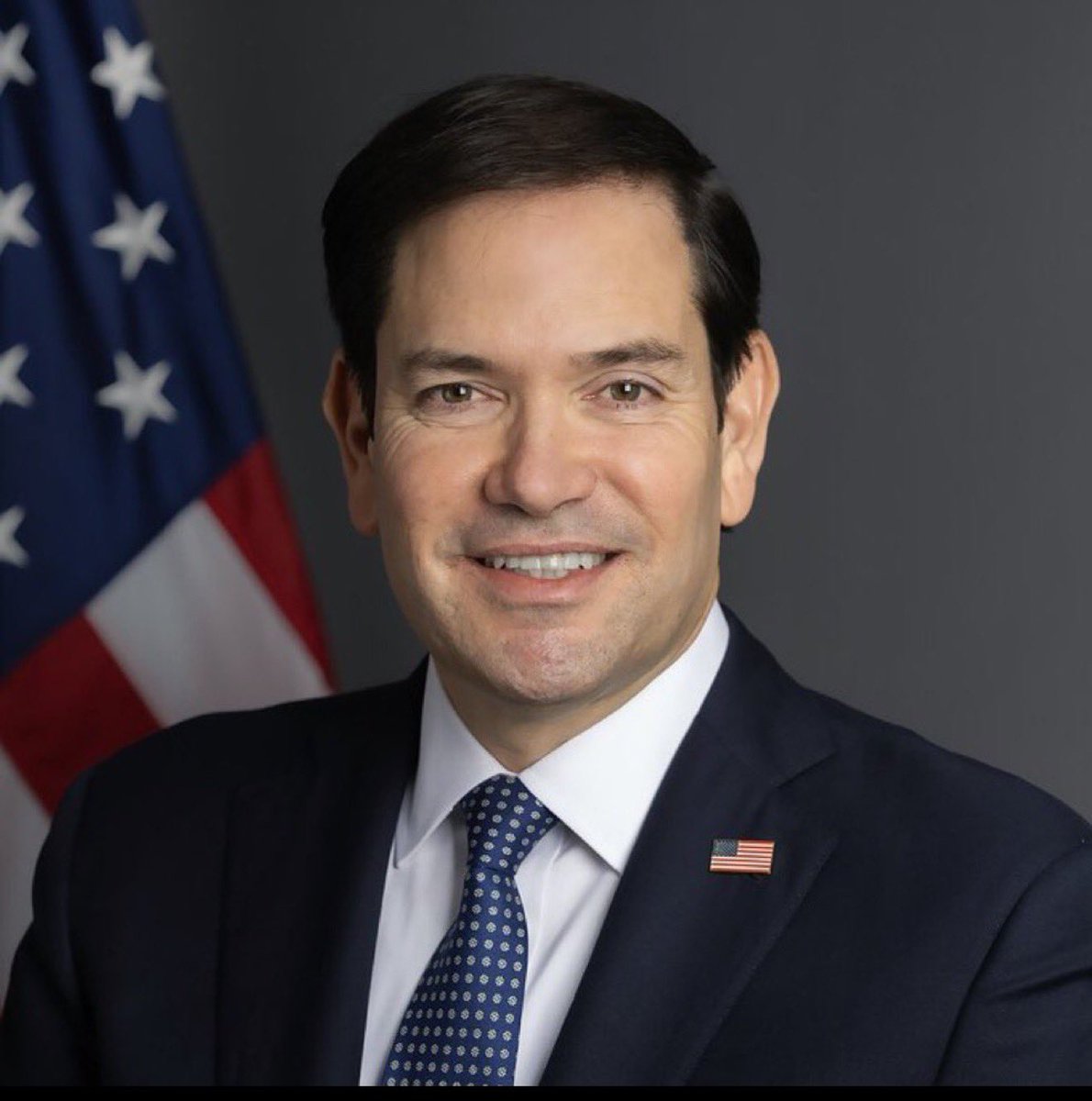 🇺🇸¡BOMBA POLÍTICA!

Marco Rubio se dispara en las apuestas y se consolida como el principal contendiente para la nominación presidencial republicana de 2028.

Tras su sólido y conciliador discurso en Múnich, donde tranquilizó a los aliados europeos y proyectó liderazgo global, el