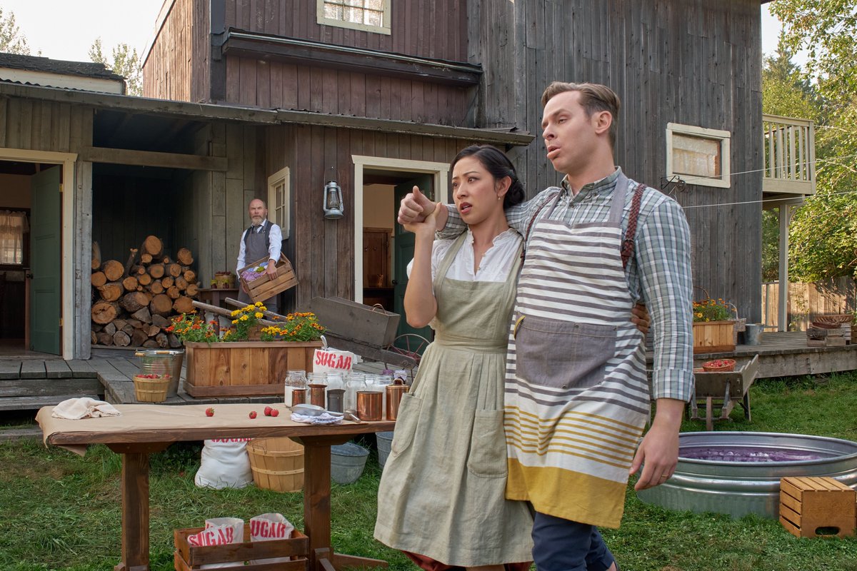 HallmarkWCTH's tweet image. Looks like Mike might need a little help tonight, #Hearties.  Be sure to show up for him at 8/7c! @hallmarkchannel @b3nros3 @amndawong